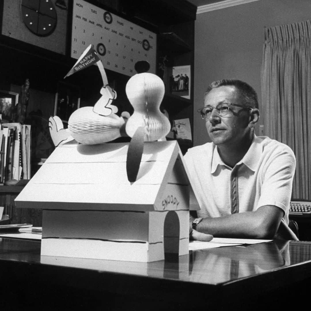 lifeさんのインスタグラム写真 - (lifeInstagram)「LIFE legend Charles M. Schulz, creator of the "Peanuts" comic strip was born 97 years ago today on November 26, 1922 in Minneapolis, Minnesota. He is pictured here with Snoopy at home in 1962. (Nat Farbman/The LIFE Images Collection via Getty Images) #LIFElegends #CharlesSchulz #Snoopy #Peanuts」11月26日 23時30分 - life