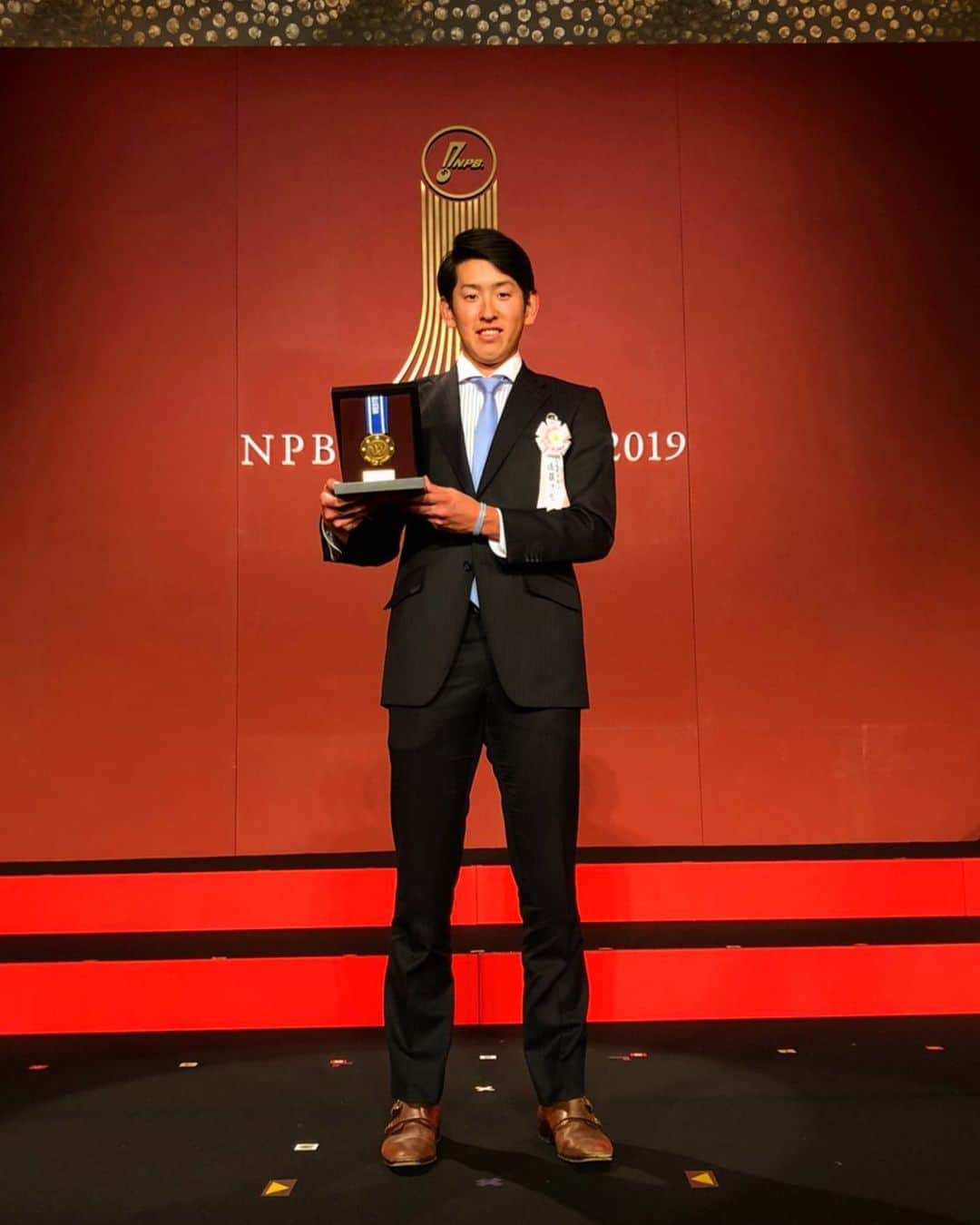 遠藤淳志のインスタグラム：「・NPB AWARDS 2019  1部に参加させてもらいました！ ウエスタン・リーグの部門で優秀選手賞を受賞することができました！ 来年はもっと多くのタイトルを獲れるよう上を目指してやっていきます🔥👊」