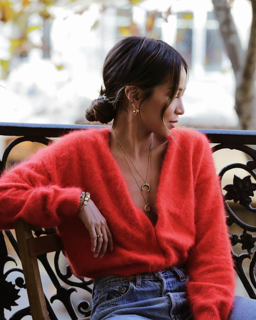 ジュリー・サリニャーナさんのインスタグラム写真 - (ジュリー・サリニャーナInstagram)「Quick little moment in my Parisian balcony wearing @apmmonaco jewels 💫 #apmonacopartner」11月26日 23時32分 - sincerelyjules