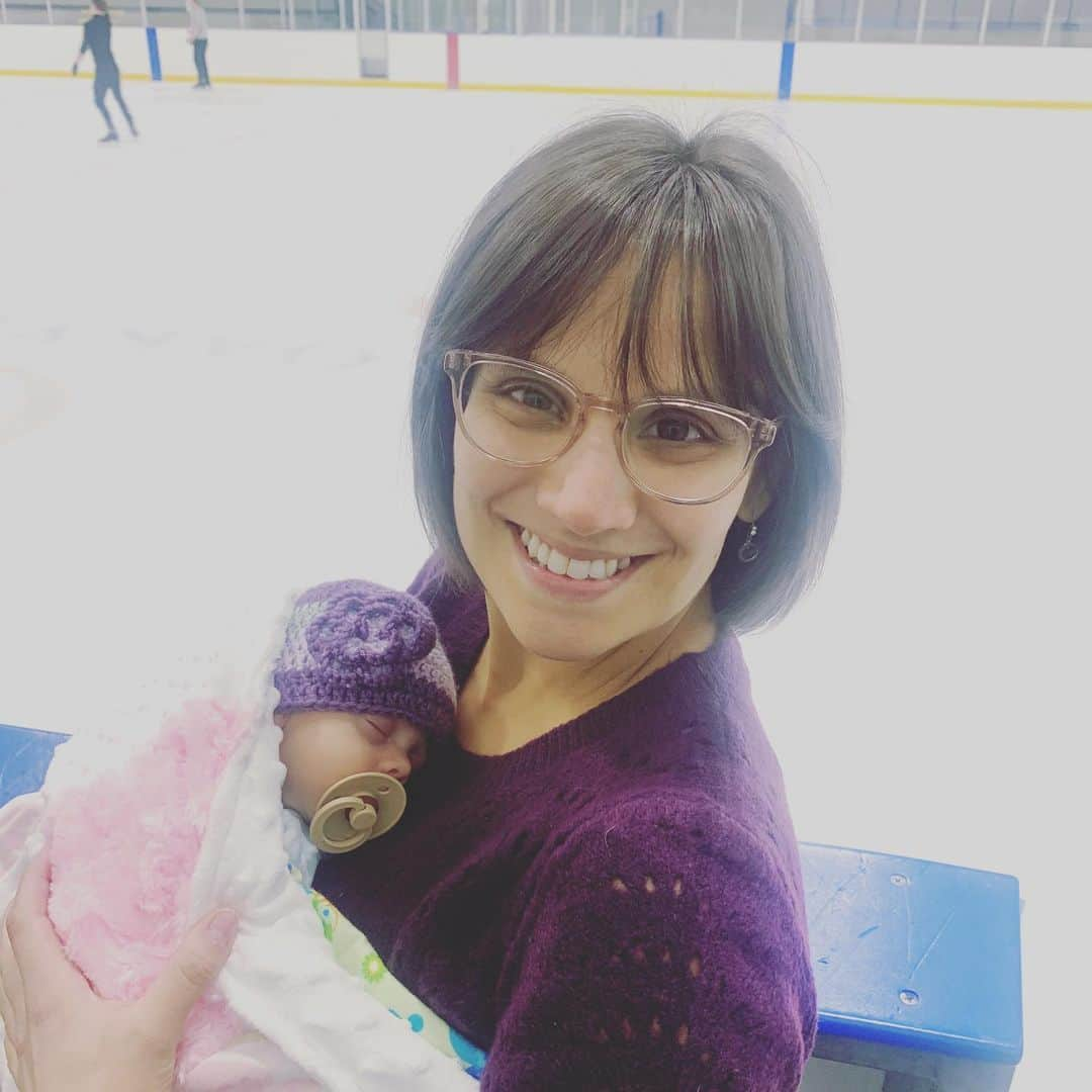 メーガン・デュアメルさんのインスタグラム写真 - (メーガン・デュアメルInstagram)「Back to work (part-time) with my sidekick!  #rinklife #arenababy #babygirl #coaching #figureskating」11月26日 23時39分 - meaganduhamel