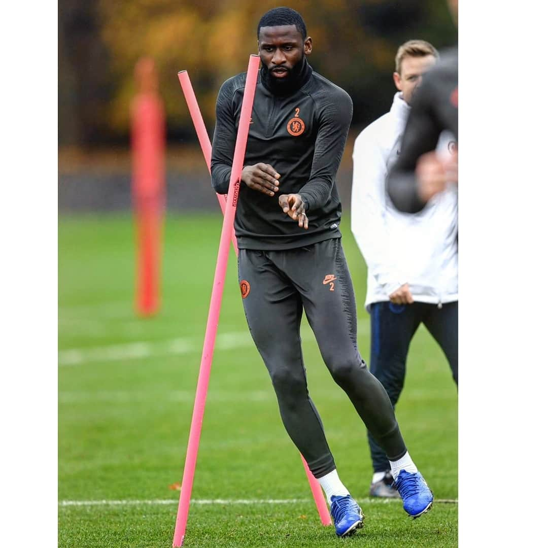 アントニオ・リュディガーさんのインスタグラム写真 - (アントニオ・リュディガーInstagram)「On the hunt again 🦁👊🏾⚽💙 #teamtraining #finally #painless #Hustle #AlwaysBelieve @chelseafc」11月26日 23時51分 - toniruediger