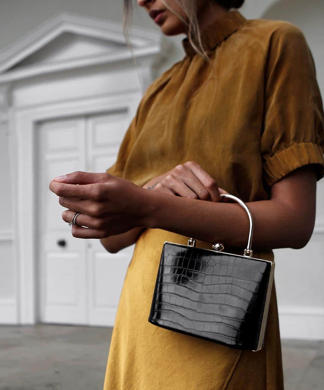 アクセサライズのインスタグラム：「Black Friday has come early! Bag a style steal with 20% off everything online. Go on, what ya waiting for? 🔎: 7908440300 📷: @y.a.t.r.i  Tap link in bio to shop. #Accessorize #Accessorizer」