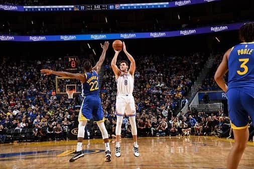 ダニーロ・ガリナリのインスタグラム：「✈️🏀 Great comeback, finally a road win! #ThunderUp #ATuttoMotore」