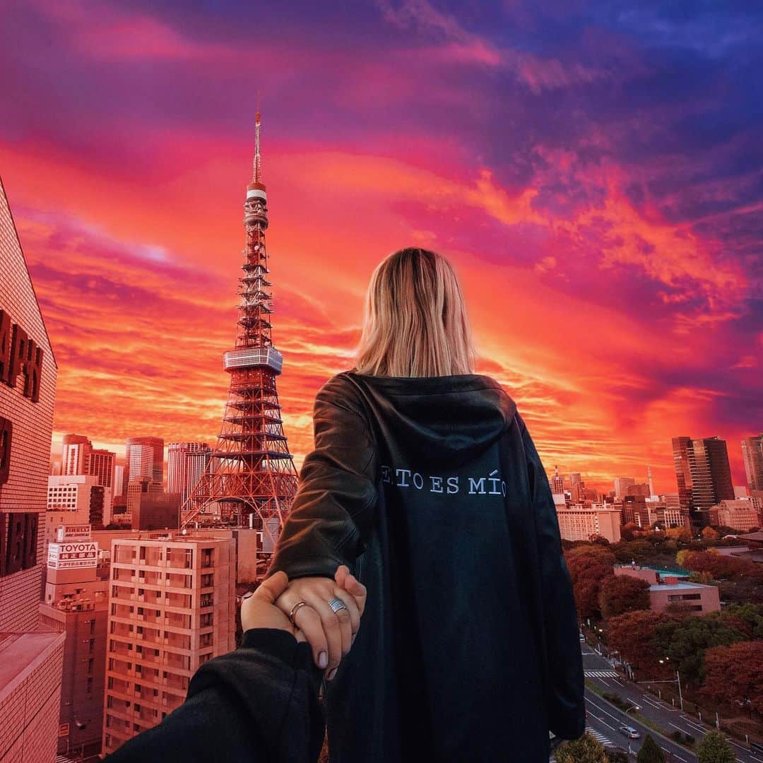 Murad Osmannさんのインスタグラム写真 - (Murad OsmannInstagram)「#followmeto the amazing rooftops of 🇯🇵 Tokyo 🇯🇵. It was a great trip and I can finally share the content. We went there together with @natalyosmann and our friend @yana_leventseva ⏚⏚⏚⏚⏚⏚⏚⏚⏚⏚⏚⏚⏚⏚ For the past month I decided to stay away from posting and take a Social media detox. In my opinion we all must practice it a bit more and change our morning rituals of checking our phones the second we wake up... what’s your opinion on this? What does social media mean for you? ♺♺♺♺♺♺♺♺♺♺♺♺♺♺♺♺ Решил взять небольшую паузу в месяц и не выкладывать ничего в ленту. Мне кажется иногда очень важно выключаться из мира социальных сетей. Важно менять свои утренние ритуалы и не проверять телефон в ту же секунду когда вы просыпаетесь. Что для вас социальные сети?」11月27日 0時09分 - muradosmann