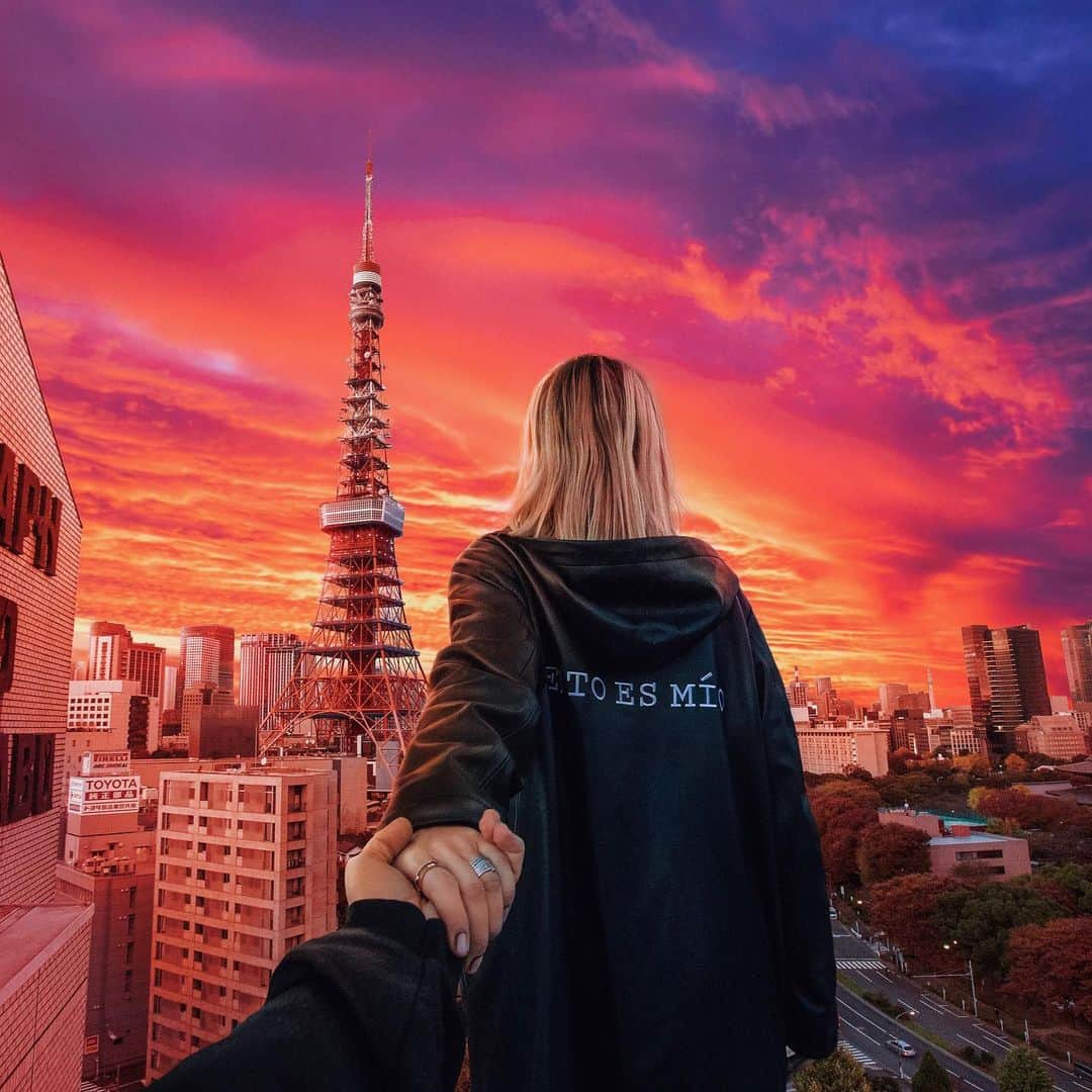 Murad Osmannのインスタグラム：「#followmeto the amazing rooftops of 🇯🇵 Tokyo 🇯🇵. It was a great trip and I can finally share the content. We went there together with @natalyosmann and our friend @yana_leventseva ⏚⏚⏚⏚⏚⏚⏚⏚⏚⏚⏚⏚⏚⏚ For the past month I decided to stay away from posting and take a Social media detox. In my opinion we all must practice it a bit more and change our morning rituals of checking our phones the second we wake up... what’s your opinion on this? What does social media mean for you? ♺♺♺♺♺♺♺♺♺♺♺♺♺♺♺♺ Решил взять небольшую паузу в месяц и не выкладывать ничего в ленту. Мне кажется иногда очень важно выключаться из мира социальных сетей. Важно менять свои утренние ритуалы и не проверять телефон в ту же секунду когда вы просыпаетесь. Что для вас социальные сети?」