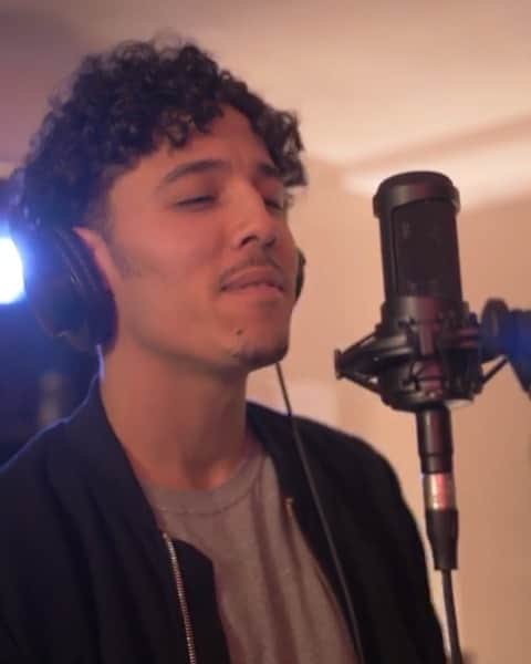 ワイクリフ・ジョンのインスタグラム：「@jeremytorresmusic  one of the youngest  brightest talent  i I seen in a min this guy English and Spanish are  both flawless and plays every instrument he sees ....... sounds familiar 😎」