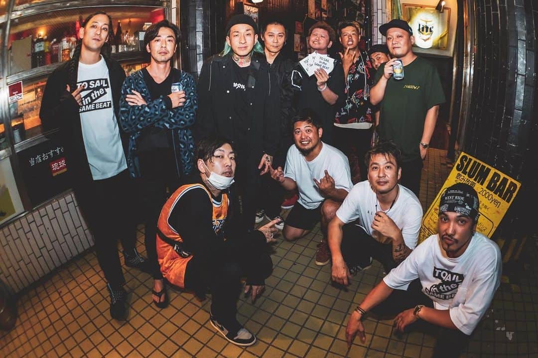 KAI_SHiNEのインスタグラム：「w/ TO SAIL in the SAME BEAT. Thank you for inviting us‼︎ またイイBANDに出会ったよ👍  pix by @qbtz098  #yamaarashi #tosailinthesamebeat #live #okinawa #koza #slumbar #livehouse #tourlife #mixture #rock #band #linkup  #山嵐 #感謝 #jp」