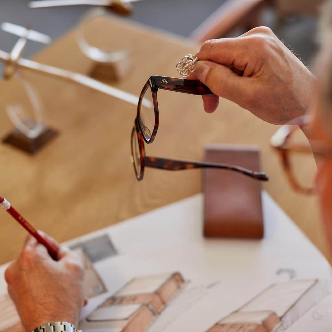 ハケットのインスタグラム：「Spectacles fit for a gentleman. Introducing @mrjhackett’s JPH eyewear in collaboration with @mondottica, exclusively available online and at J.P. Hackett No.14 Savile Row. Photograph by @nicktydeman #JPHeyewear #Hackett #Glasses」