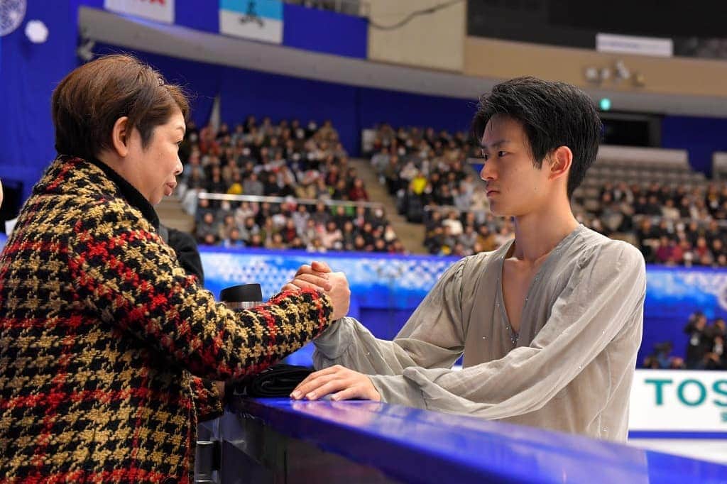 ISUグランプリシリーズさんのインスタグラム写真 - (ISUグランプリシリーズInstagram)「🔙 Before the Grand Prix Final starts there's still plenty of time to check out some of the amazing pictures from NHK Trophy ! 📸  Which one is your favorite? 😍  #GPFigure #FigureSkating」11月27日 0時43分 - isufigureskating_x