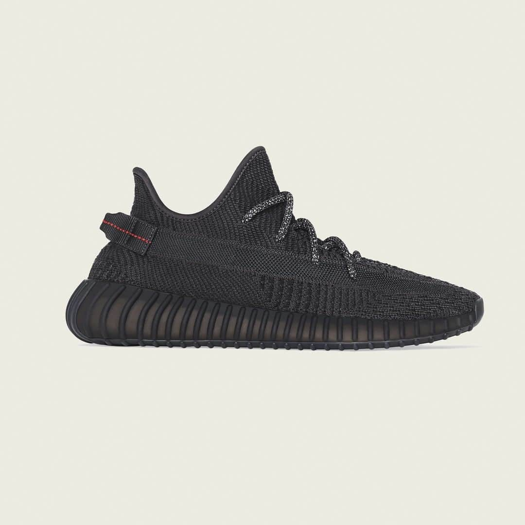 Foot Lockerさんのインスタグラム写真 - (Foot LockerInstagram)「#ADIDASORIGINALS YEEZY BOOST 350 V2 BLACK STATIC ADULT + KIDS LAUNCHING 11/29 AT FOOT LOCKER, IN-STORE AND ONLINE」11月27日 0時58分 - footlocker