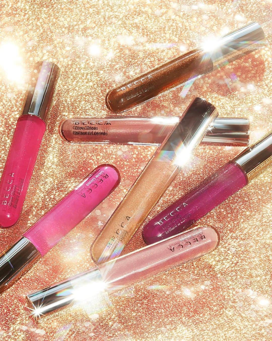 BECCAさんのインスタグラム写真 - (BECCAInstagram)「25% OFF ➡ link in bio. Wet look shine. Rich color. Non-stick. How can you resist? ✨👄✨ Glow Gloss. The glowiest gloss in the game, available in 10 high shine shades」11月27日 1時00分 - beccacosmetics