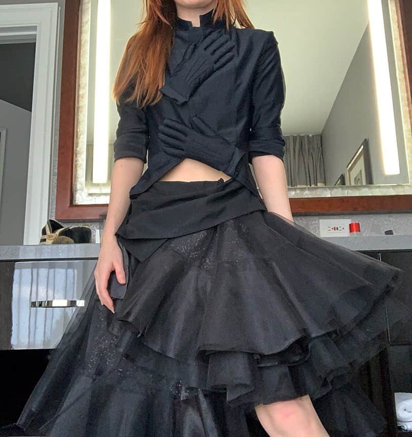 ジェーン・アルドリッジのインスタグラム：「This shirt is kind of clingy 👐🙌✋ @commedesgarcons」