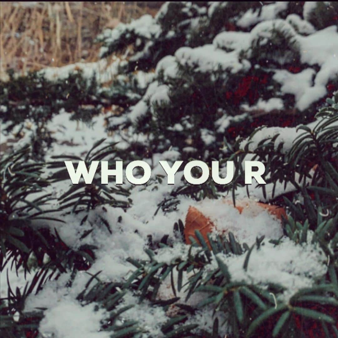 Rihwaさんのインスタグラム写真 - (RihwaInstagram)「🎄 Rihwa's New Album is called ... . . "WHO YOU R" . 私が誰であるか。あなたが誰であるか。新しい出会いもこれからあるでしょう。そんな時は私は歌を歌っています。と言うでしょう。それでもたまに本当の自分がわからなくなってしまっても、このアルバムがあれば大丈夫、そんなアルバムになる。 誰であるかはきっと、自分から出てくるものが映し出してくれるから。 何がやりたいかとか、考えても分からなくて、だからいっぱい曲書いて、バランスとかより最終的には自分がつい何回も聴きたくなる曲を入れることにした。 そして最後にはきっと、私達は、私達が誰であっても、繋がっていける。そう思えるようになる。だから胸を張って、自分の音を届けたい。 . 🎄🎄🎄🎄🎄🎄🎄 11曲入りで8曲が新曲です！🔔🎀 WHO YOU R、フーユーR、冬Rihwaです。冬感も、浮遊感もあったりします。❄️ 只今製作しておりますが…楽しくて仕方ないです！！！！🎅🏻❤️ 皆様、お楽しみに！🎄🧦 ※この写真はジャケットではありません。This is not an actuall album jacket.😀 . 12月25日配信リリース🎄 1月22日CDリリース🎍 . #Rihwa #WHOYOUR #Album #wintersong #冬　#アルバム　#new」11月27日 1時06分 - rihwa_official