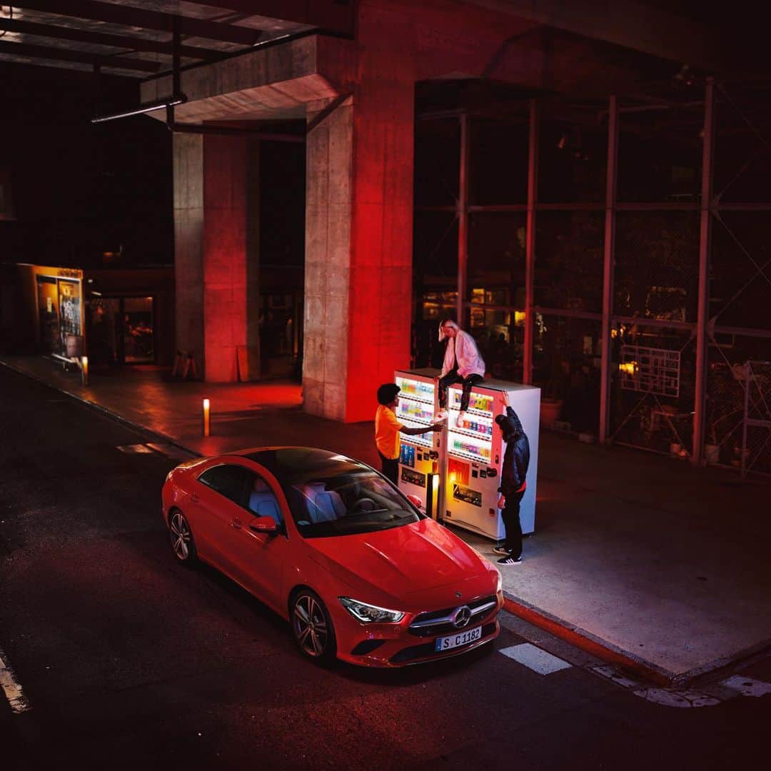 メルセデス・ベンツさんのインスタグラム写真 - (メルセデス・ベンツInstagram)「Mercedes-Benz takes you on a unique color journey. Let yourself be enchanted by dream cars, tantalizing color compositions and sensual designs. 😍 #MercedesBenz #calendar #car #carsofinstagram #instacar」11月27日 1時26分 - mercedesbenz