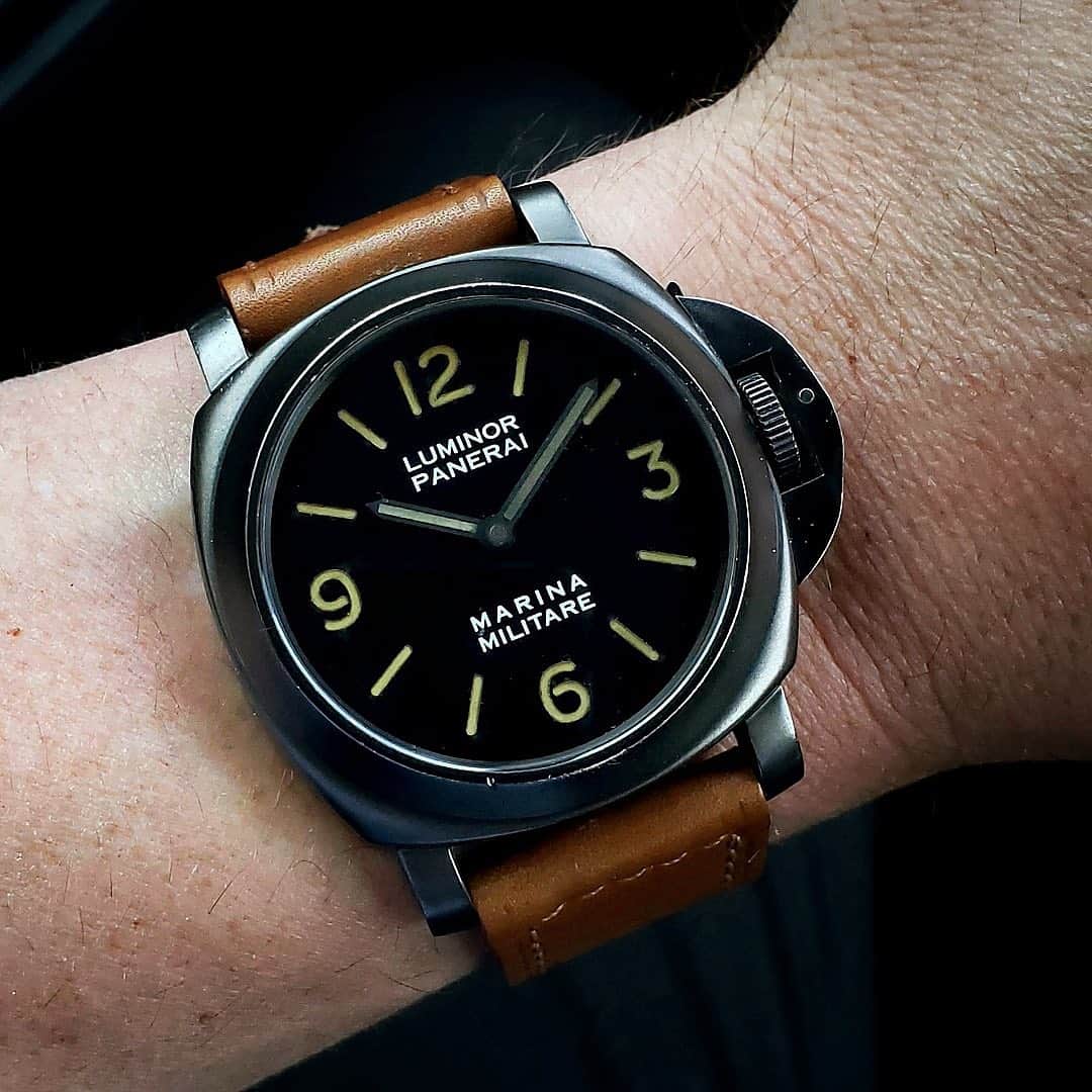 パネライのインスタグラム：「Time to go vintage with this beauty dual example of the #Panerai 5218-202A 4 Liner. These were made in super limited production runs back in 93-94 and still is one of the most sought after pieces.  Pic by @thegrailwatch #paneraicentral」