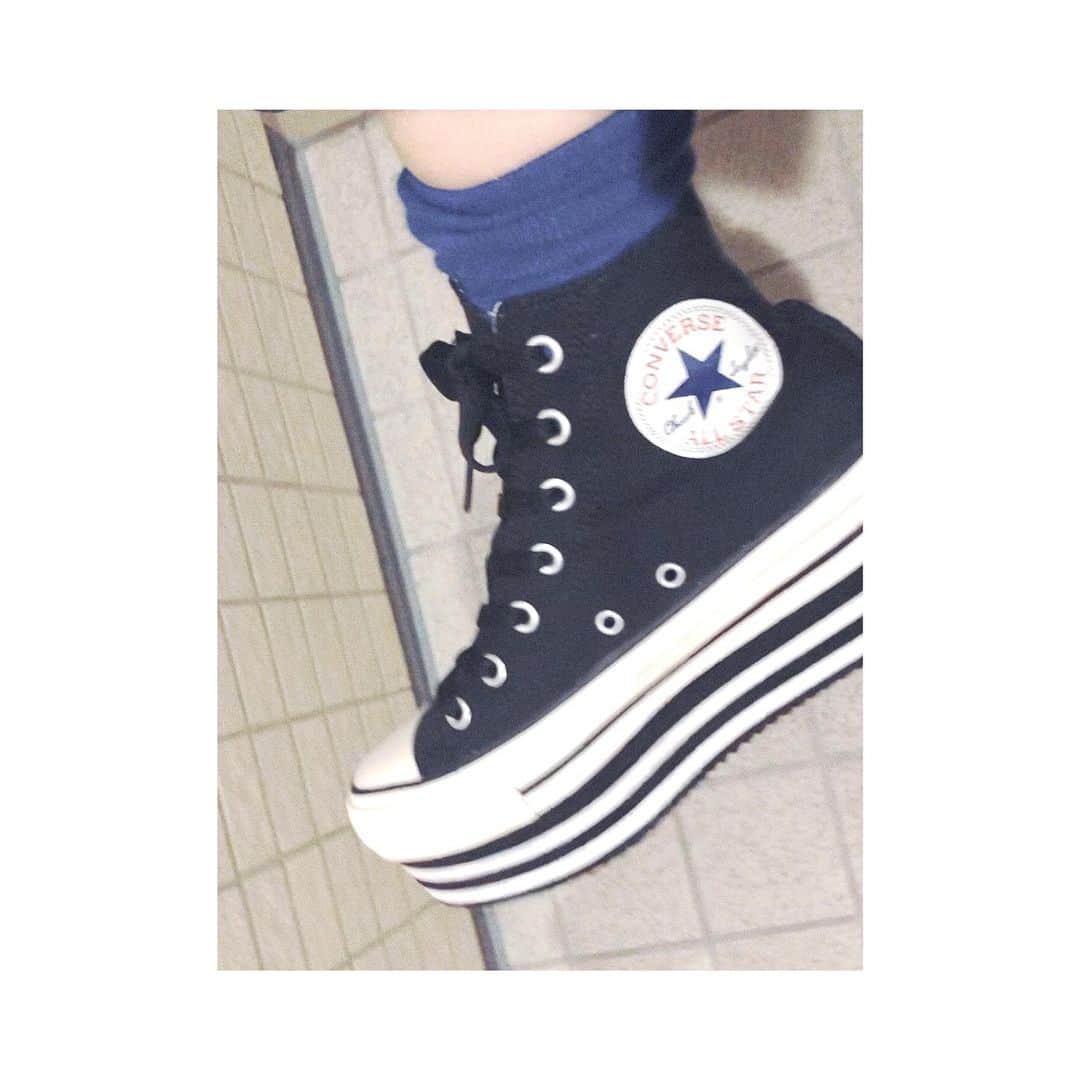 トリイクニコさんのインスタグラム写真 - (トリイクニコInstagram)「結構気に入ってます✪ 厚底converse。 . 白も欲しいなw . #converse #コンバース  #たぶん日本企画 #トリイのくつ」11月27日 1時39分 - toriicamera