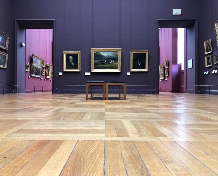 のインスタグラム：「. 🇫🇷 Le mardi, c’est #JourDeFermeture au musée du Louvre ! - 👀 Reconnaissez-vous cette salle ? Au 2e étage de l’aile Sully, elle est dédiée à la peinture française et notamment au peintre Théodore Géricault. - ❤️ Et vous, quelle est votre salle préférée du musée ? - - - 🌍 Tuesday is #ClosingDay at the musée du Louvre! - 👀 Do you recognize this room? At the 2nd floor of the Sully wing, it is dedicated to French paintings and particularly to the painter Théodore Géricault. - ❤️ And you? What is your favorite room of the Louvre? - 📷 © Musée du Louvre / Maëlys Feunteun . . . #Louvre #MuséeDuLouvre」