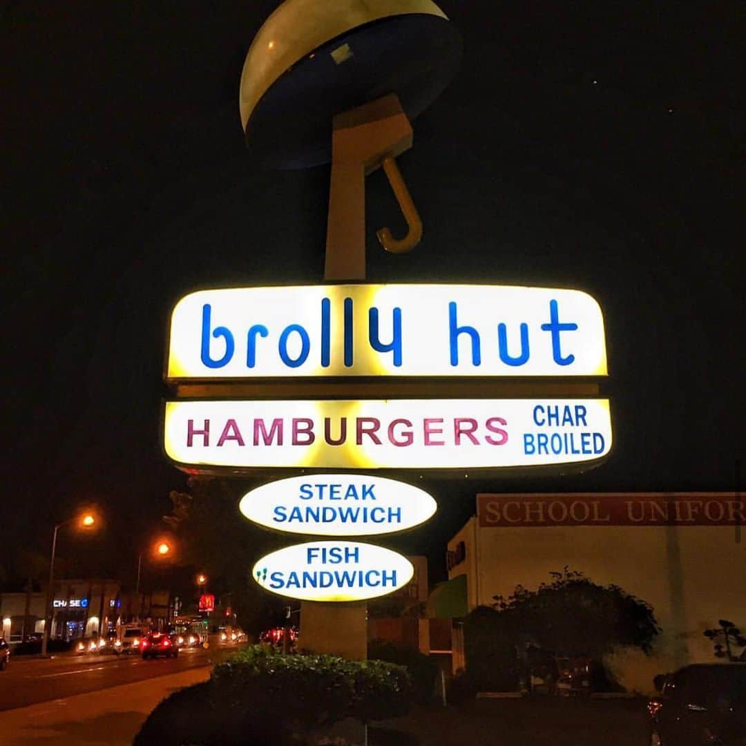 エリカ・キャンベルさんのインスタグラム写真 - (エリカ・キャンベルInstagram)「If your from LA/Inglewood you know #brollyhut man if they change that umbrella sign in the front I would be devastated!! I have so many memories in that place, walking there eating breakfast lunch dinner and late night snack!!! 🤣🤣🤣 #Inglewood @inglewood」11月27日 1時50分 - imericacampbell