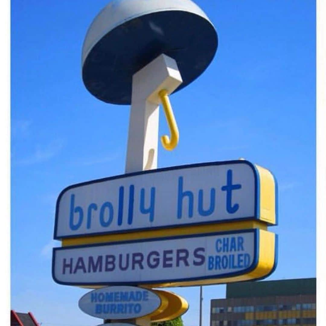 エリカ・キャンベルさんのインスタグラム写真 - (エリカ・キャンベルInstagram)「If your from LA/Inglewood you know #brollyhut man if they change that umbrella sign in the front I would be devastated!! I have so many memories in that place, walking there eating breakfast lunch dinner and late night snack!!! 🤣🤣🤣 #Inglewood @inglewood」11月27日 1時50分 - imericacampbell