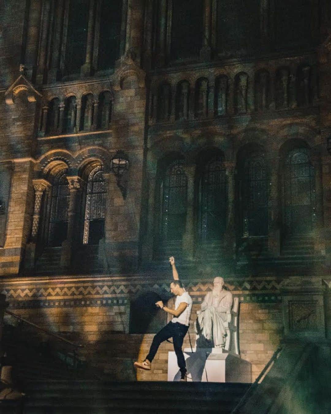Coldplayさんのインスタグラム写真 - (ColdplayInstagram)「There’s a mere few hours between the Natural History Museum being in its day to day layout, full of the general public - and later when its been fully transformed into a gig, complete with lights, stage, sound system and band gear (including seven foot grand piano!).⁣ ⁣ The intervening time is possibly the most bonkers load-in I’ve ever been part of in all my years of roadie-ing. There’s seemingly hundreds of folks yelling, a PA system belching blasts of white noise and poor old Jose trying to tune the piano in amongst it all.⁣ ⁣ It’s very much like trying to build a house of cards on top of a hyperactive tumble dryer with a giant countdown timer strapped to your eardrums. ⁣ ⁣ It’s a very Coldplay thing really, when what should be a disaster coalesces into something truly sublime. I’m told the show was beautiful, powerful and even “perfect”. ⁣ ⁣ Me - I’ve no idea. I’m still recovering…. R42 (@millerworld)」11月27日 1時52分 - coldplay
