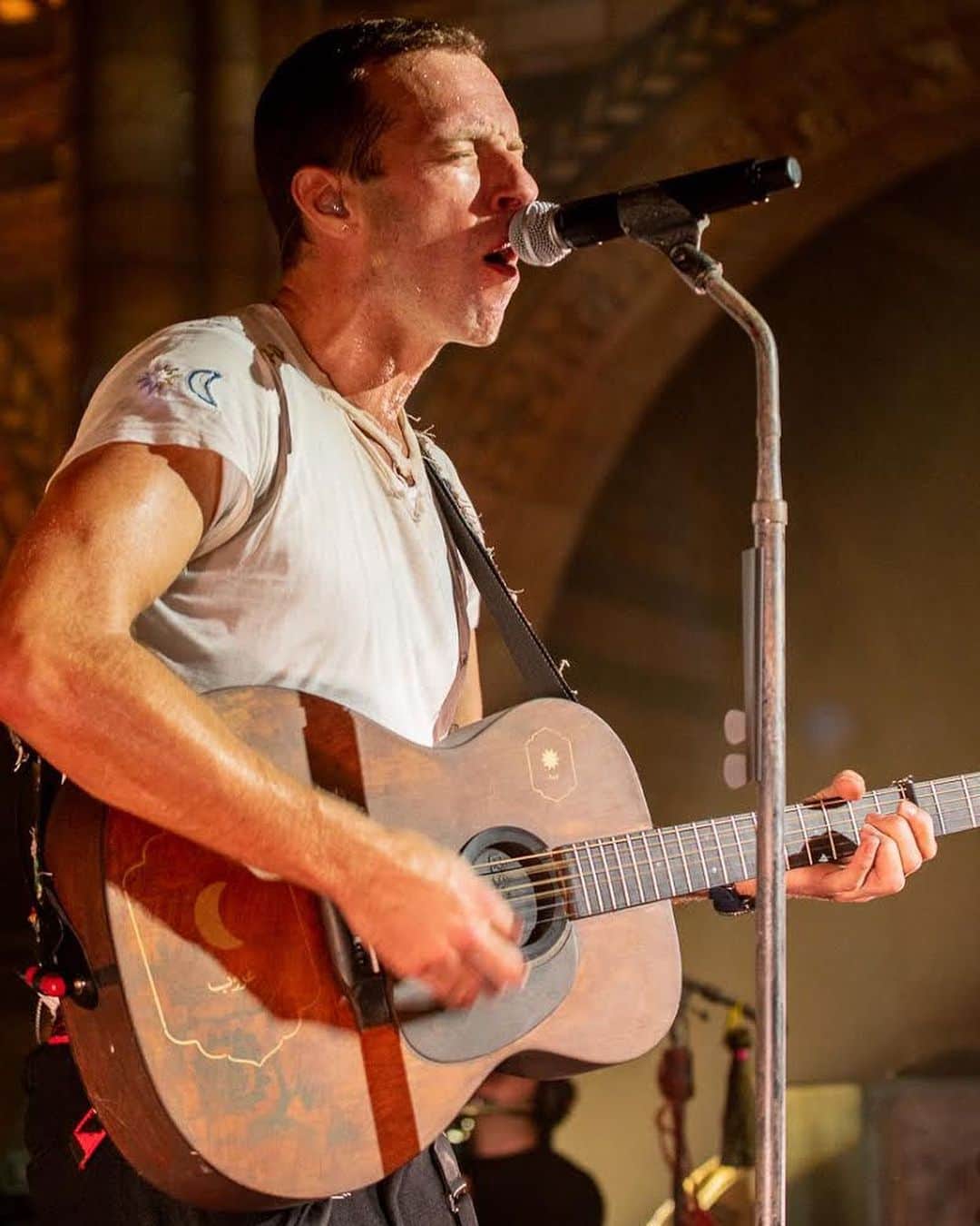 Coldplayのインスタグラム：「There’s a mere few hours between the Natural History Museum being in its day to day layout, full of the general public - and later when its been fully transformed into a gig, complete with lights, stage, sound system and band gear (including seven foot grand piano!).⁣ ⁣ The intervening time is possibly the most bonkers load-in I’ve ever been part of in all my years of roadie-ing. There’s seemingly hundreds of folks yelling, a PA system belching blasts of white noise and poor old Jose trying to tune the piano in amongst it all.⁣ ⁣ It’s very much like trying to build a house of cards on top of a hyperactive tumble dryer with a giant countdown timer strapped to your eardrums. ⁣ ⁣ It’s a very Coldplay thing really, when what should be a disaster coalesces into something truly sublime. I’m told the show was beautiful, powerful and even “perfect”. ⁣ ⁣ Me - I’ve no idea. I’m still recovering…. R42 (@millerworld)」