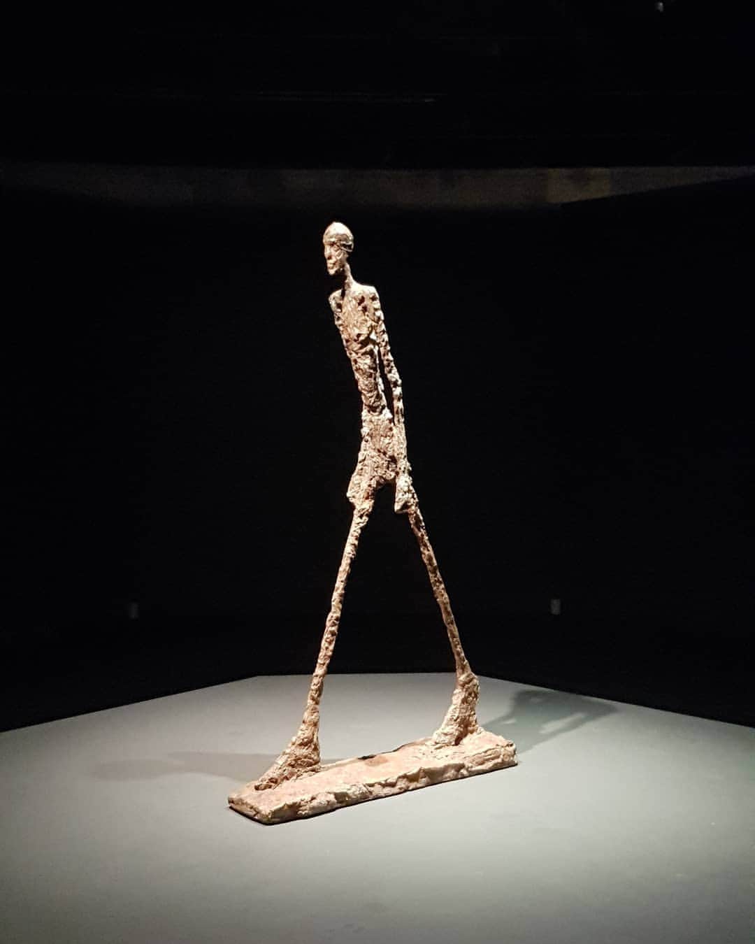 キム・アジュンのインスタグラム：「🖤 #Albertogiacometti」