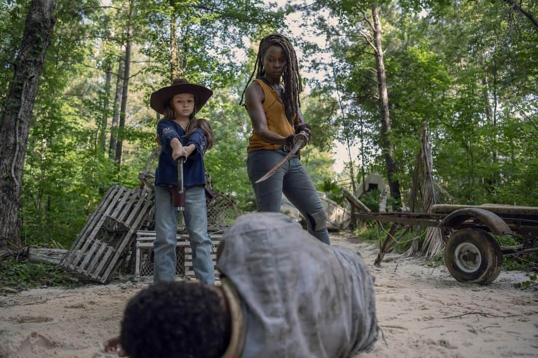 The Walking Deadさんのインスタグラム写真 - (The Walking DeadInstagram)「Grimes Girls gettin' it done. Stream TWD On Demand or the AMC app.」11月27日 2時00分 - amcthewalkingdead