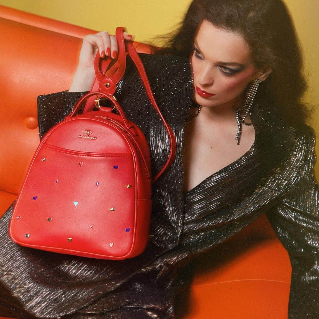 ケイティ・ペリーさんのインスタグラム写真 - (ケイティ・ペリーInstagram)「Tell me about it, stud. The red-hot Ameri is available now ❤@katyperrycollections #ShoesdayTuesday #KatyPursey」11月27日 2時04分 - katyperry