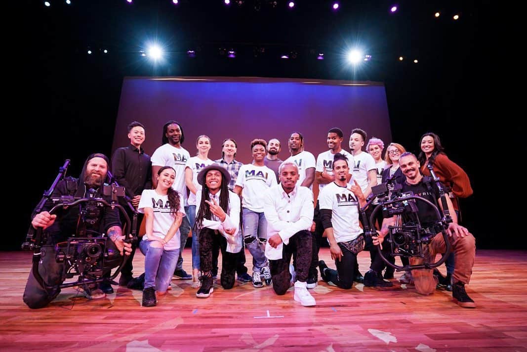 のインスタグラム：「That’s a wrap!! Huge thanks to the Love Heals Cast and Crew. This experience was History will stand the test of times. @jonboogz and I have been dreaming of this moment for a long time now. Be on the look out for the Love Heals all Wounds Show Full Length Film. Love Heals all Wounds Tour will kick off again January 22nd in Santa Barbara.  For more tour information, visit LoveHealsShow.com and follow @movementartis」