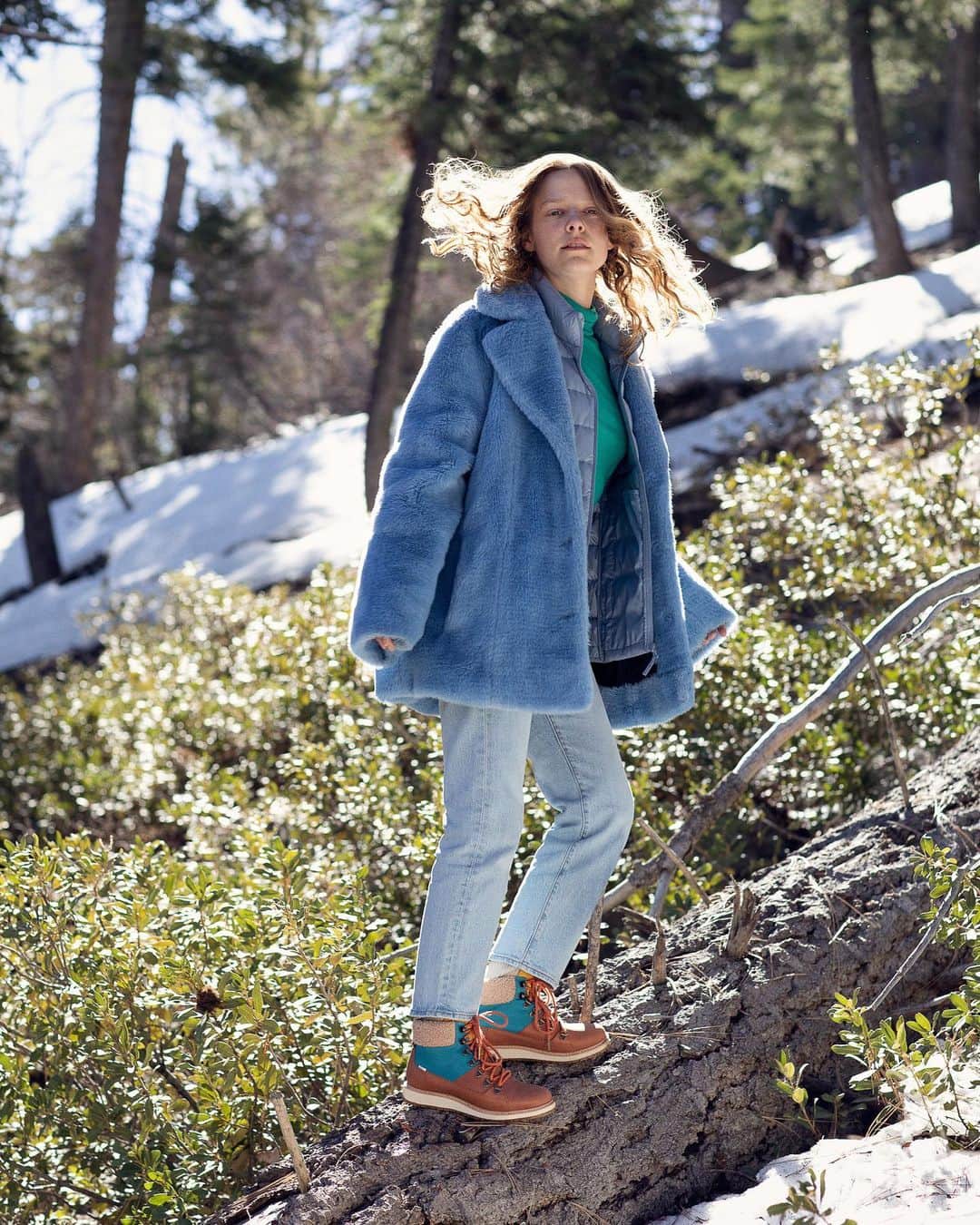 トムズシューズのインスタグラム：「In your element—the Mesa boot was designed to withstand the weather.⁠⠀」