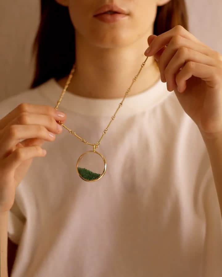 オーレリービダマンのインスタグラム：「Let’s play #chivor #finejewellery #aureliebidermann」