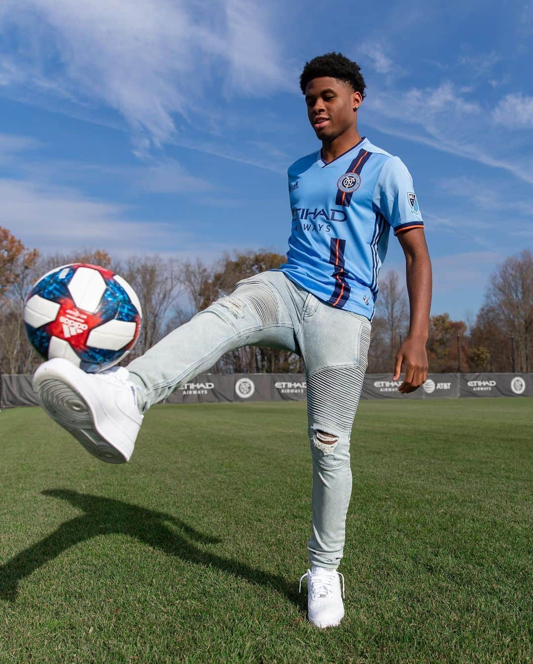 ニューヨーク・シティFCさんのインスタグラム写真 - (ニューヨーク・シティFCInstagram)「BX Born and Raised. Welcome to the First Team, @tayvon_.4 🗽 #NYCFC」11月27日 2時16分 - nycfc