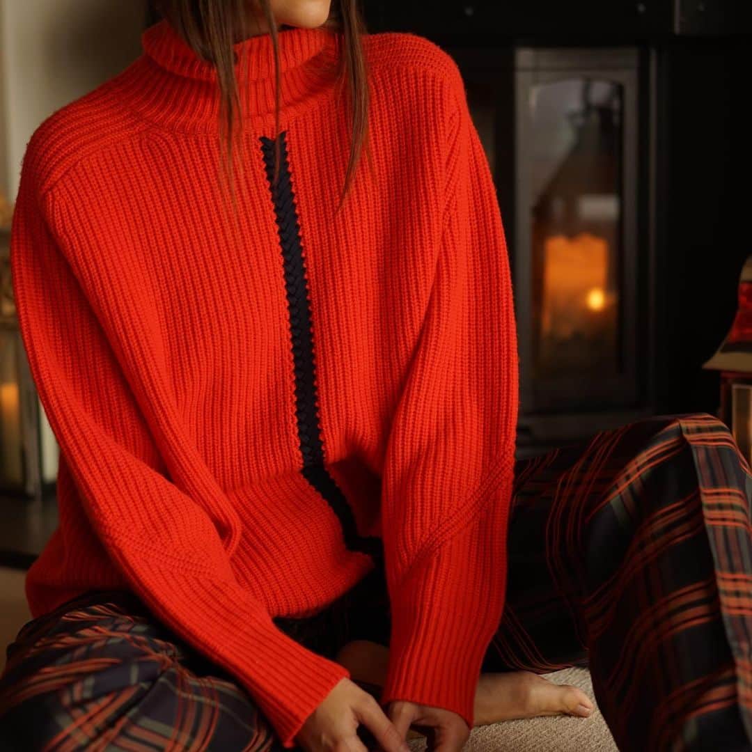 のインスタグラム：「The Gift Edit | Live now.... find the perfect cashmere for Christmas...」