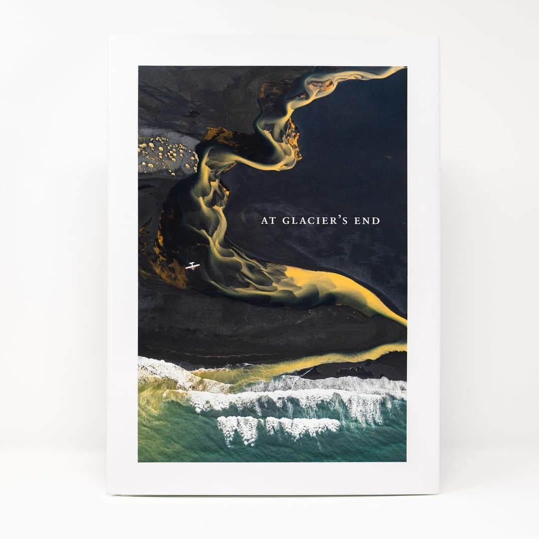 クリス・バーカードのインスタグラム：「It has been 7 years in the making, documenting Iceland’s fragile glacial river systems from above. I never envisioned a enviro book being the end goal as it started as just a personal project with the goal of learning more about this threatened landscape. But today is it finally here and im overjoyed to shared my new book ‘AT GLACIERS END’ a 145 page book with over 8,000 words of text discussing the importance of a national park to protect these rivers.  The book is available now for pre-order in two hardcover formats. Standard with a slip cover & limited edition with a hard case & small print included. Only 200 signed & numbered limited editions available. We also have included 3 golden tickets into the first preorder copies for a special large custom print.  Book starts shipping next weeks. To get yours check my bio link or here: https://bit.ly/35AQucP .  A massive thank you to my co author Matt McDonald for his beautiful words @63mph as well as @volcanopilot for the years of friendship. Thanks for the Icelandic ministry of environment for the support as well.」