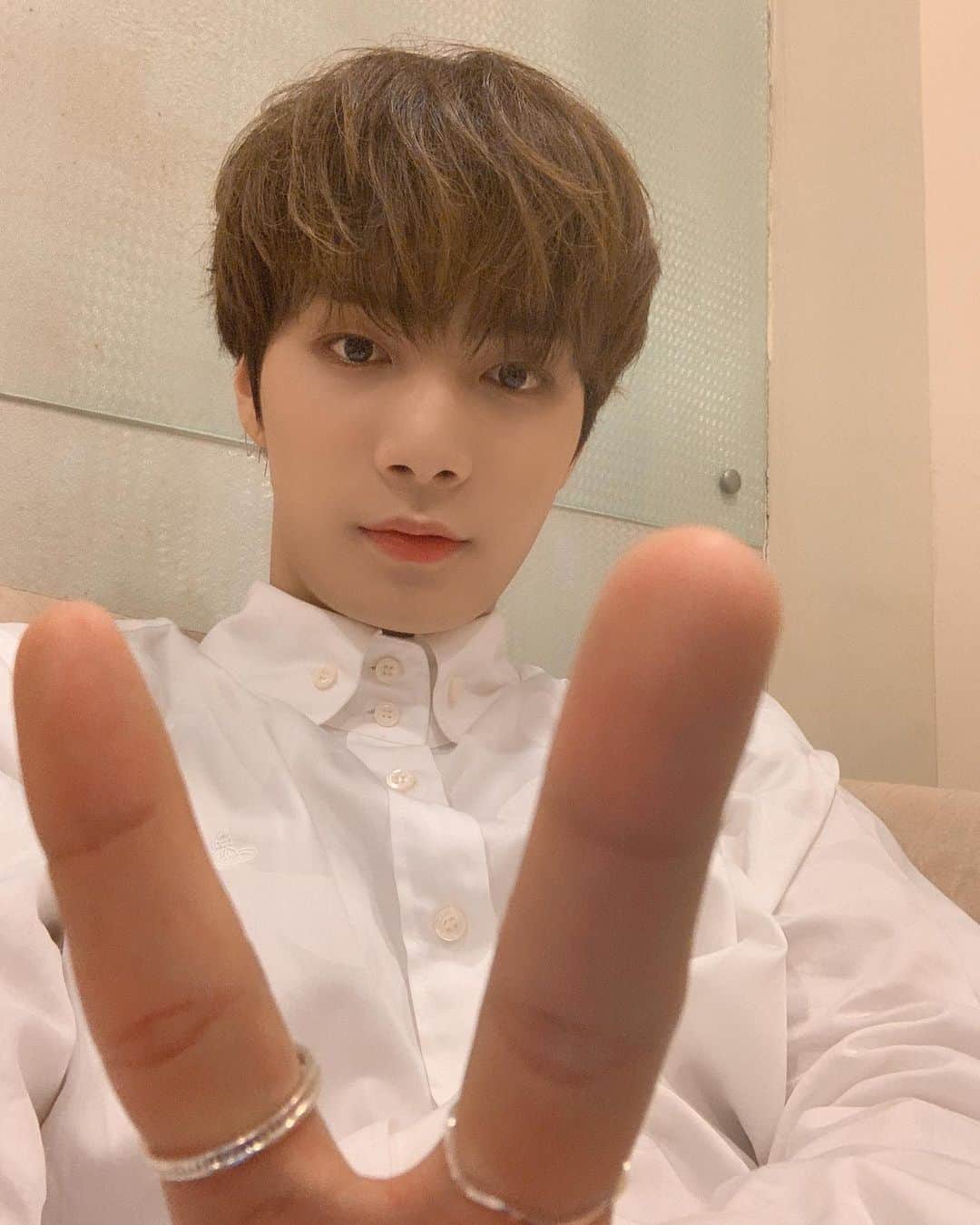 JR のインスタグラム：「응원해주신 모든 러브들 고마워요! 모두 러브덕분이예요! 러브들이 있어서 행복합니다.사랑해요 러브들」