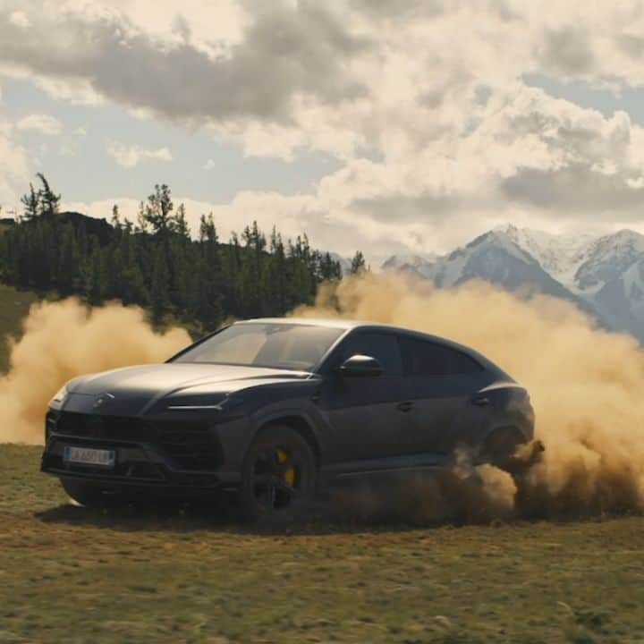 ランボルギーニのインスタグラム：「Urus is the kind of Super SUV that puts its versatility to test each time it's driven and comes out a winner each time. One such conquest happens to be the Lamborghini Dinamica Terra in the mysterious and unique land of Altai Republic.  #Lamborghini #Urus #LamborghiniDinamicaTerra  #SinceWeMadeItPossible」