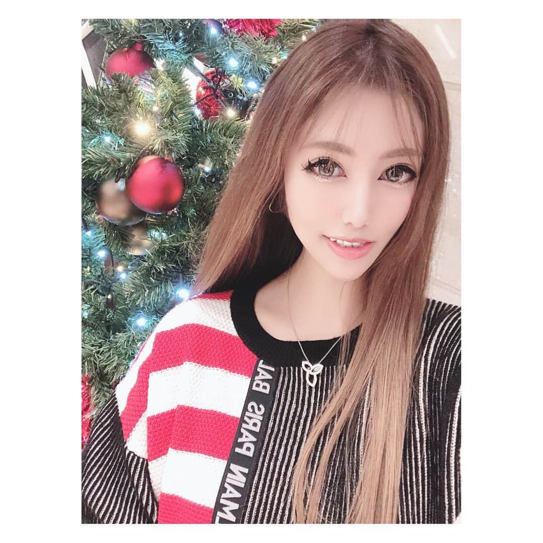 のインスタグラム：「もう街はXmas一色ですね🎄🎅✨ ・ ・ ・ #クリスマスツリー #クリスマス」