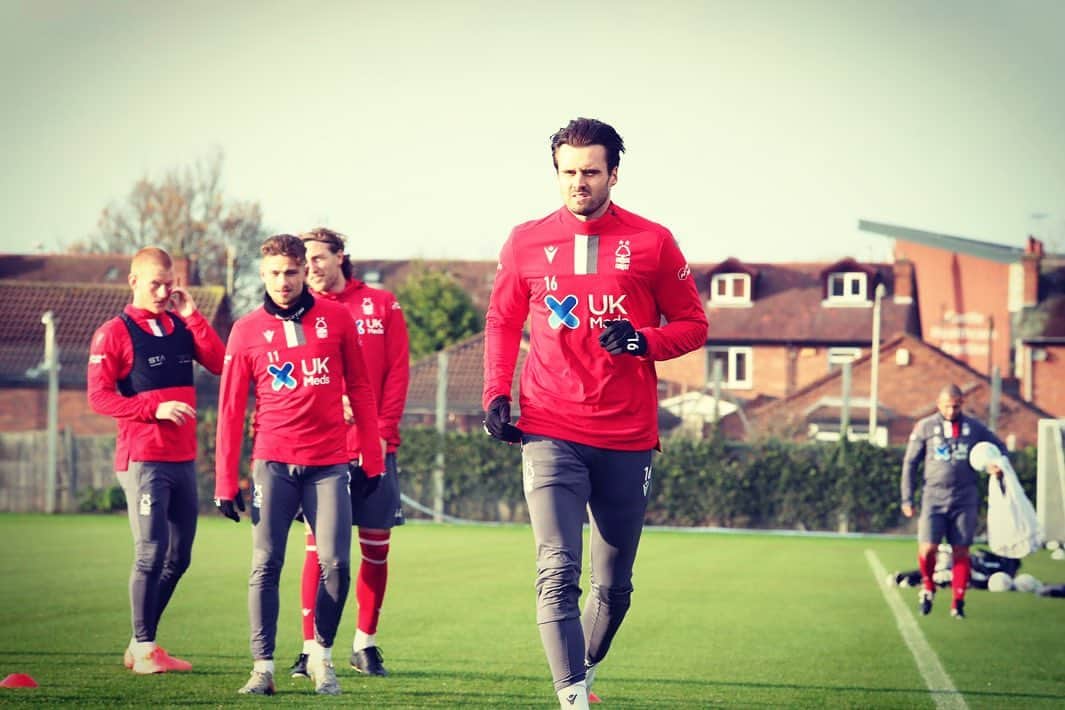 カール・ジェンキンソンのインスタグラム：「Very happy to be back in full training with the boys 👌🏼 @officialnffc」