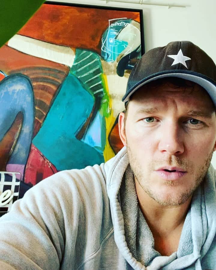 クリス・プラットのインスタグラム：「Every $10 donation is another entry in the contest to visit me on the set of @thetomorrowwar ALL PROCEEDS go to helping our veterans at the extraordinary @braintreatmentfoundation Click the link in my bio! Share if you please!!! 🙏♥️」