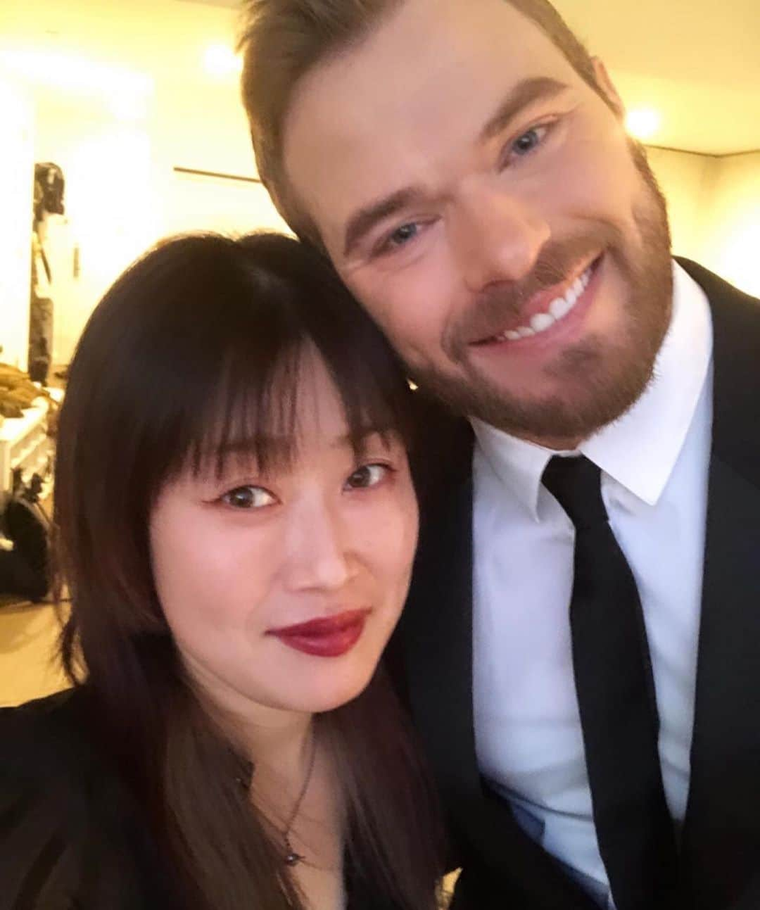 ケラン・ラッツさんのインスタグラム写真 - (ケラン・ラッツInstagram)「Thanks for all the grooming love @yumikaizuka @iemmys  #Repost @yumikaizuka ・・・ Always lovely to work with @kellanlutz 🤗❤️ Grooming by me for #internationalemmyawards using @kiehls & @kettcosmetics  2nd pic: Photo by #ANGELAWEISS  by @gettyimages  #actor #grooming #mensgroomingproducts #emmys2019 #cbs #makeupartist #groomer #redcarpet #kellanlutz  昨日はインターナショナルエミー賞でケランさんとお仕事。🤗❤️ #メイクアップアーティスト #メンズスタイル #俳優 #ケランラッツ #実は誕生日同じ #グルーミング #インターナショナルエアアカデミー」11月27日 3時30分 - kellanlutz