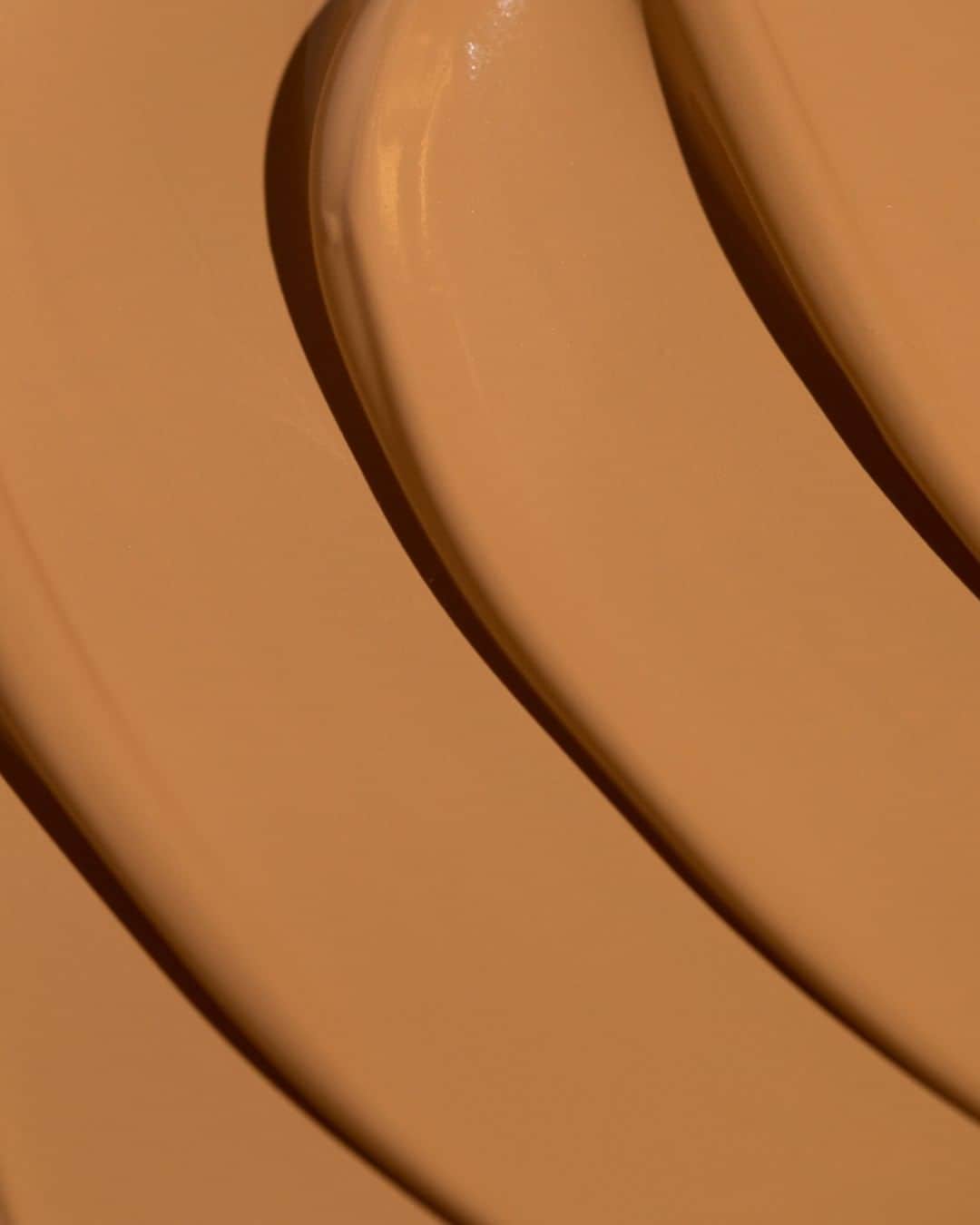 Smashboxのインスタグラム：「The creamy goodness you want, with the coverage you need. Studio Skin Full Coverage 24 Hour Foundation is a real treat.」