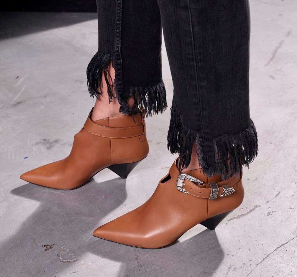 ジャンナメリアーニさんのインスタグラム写真 - (ジャンナメリアーニInstagram)「She is “Ines”.. from day to night you can wear them with everything you want  #GiannaMeliani #shoes#boots#texan」11月27日 4時01分 - giannameliani