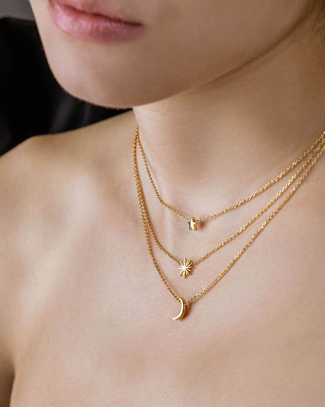 のインスタグラム：「A bare neck and three rows of brilliance. Simply irresistible! 🤩 Discover our gold plated Wishing On necklace in-store and online.  #follifollie #necklace #jewellery #fw19 #shinebright #wishingon」
