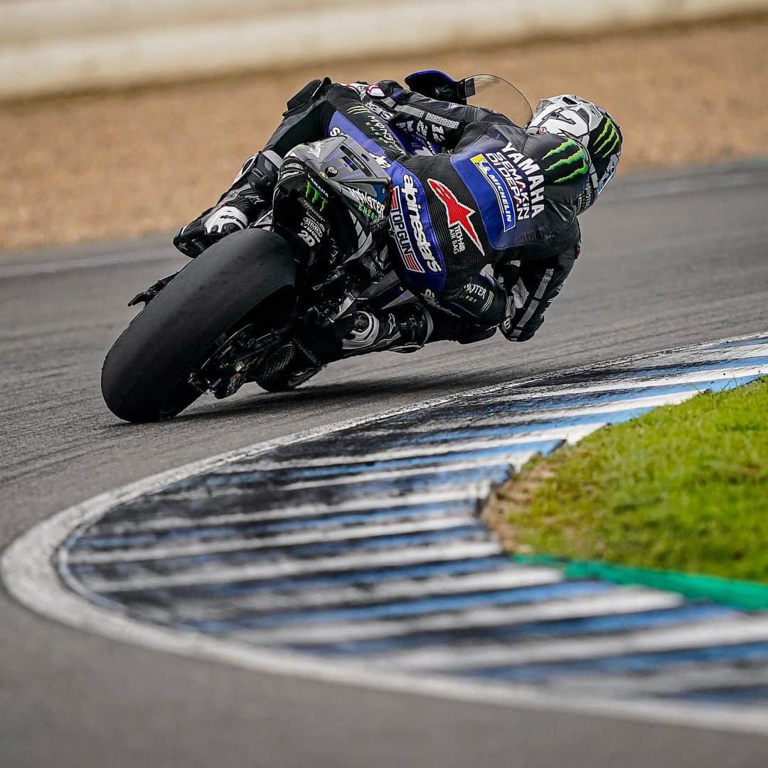 YamahaMotoGPさんのインスタグラム写真 - (YamahaMotoGPInstagram)「Today @maverick12official wasn't able to complete the testing program he had in mind due to rain. Still, he set the 4th fastest time and his best lap from yesterday kept him firmly at the top of the combined test standings. . . #MonsterYamaha | #MotoGP | #ValenciaTest | #MonsterEnergy | #12gang | #MV12」11月27日 4時26分 - yamahamotogp