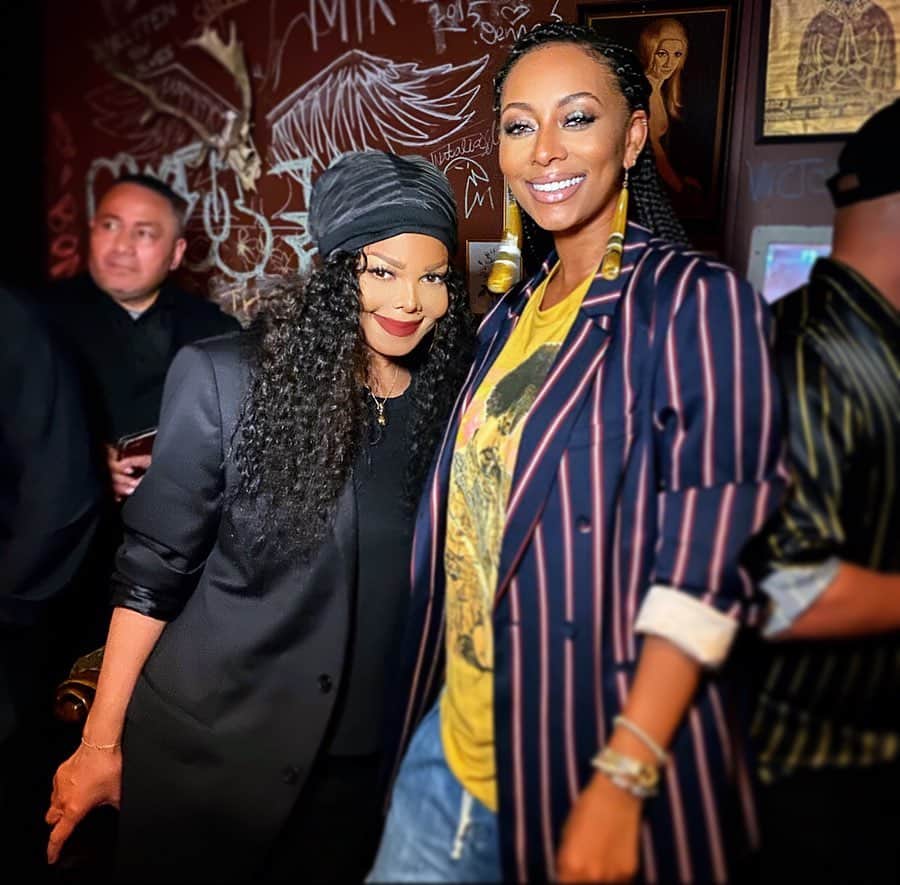 ケリー・ヒルソンのインスタグラム：「Ladies & gentlemen...THE @janetjackson. 🌟 Such an honor to tour Australia & New Zealand with you!!! #MsJackson #legend #goat *cues Pretty Girl Rock vid* 💖🥰」