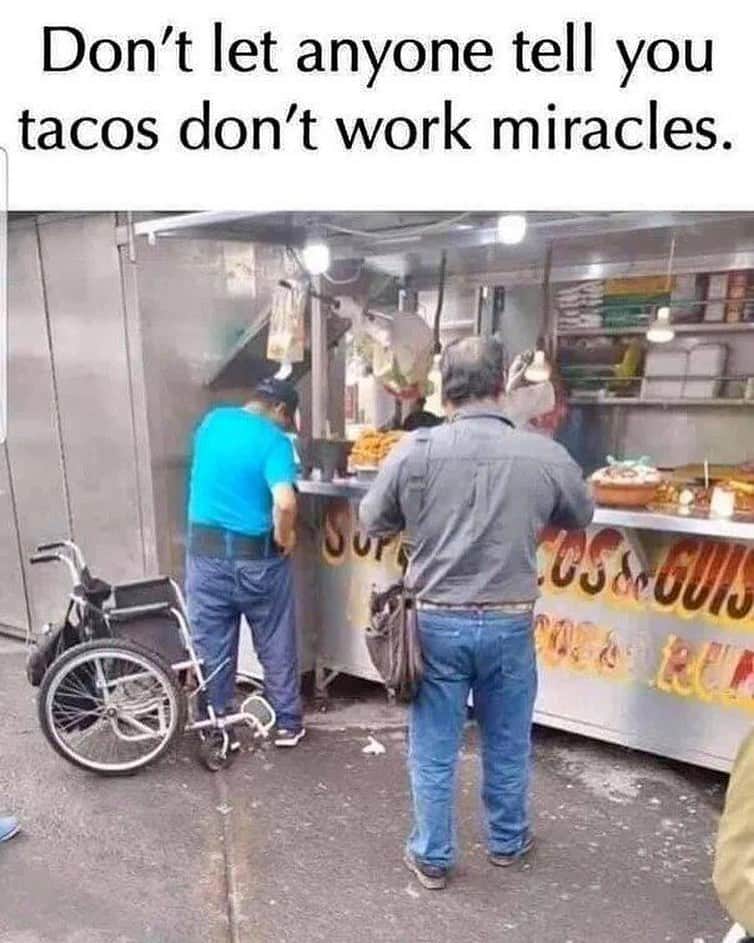 ダニー・トレホさんのインスタグラム写真 - (ダニー・トレホInstagram)「Tacos work miracles #TacoTuesday . . . #tacos #miracles #memes #taco #trejostacos #dannytrejo #machete」11月27日 4時26分 - officialdannytrejo