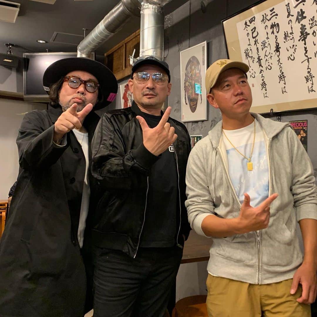 MIGHTY CROWNのインスタグラム：「With the bosses dem  #crazykenband  #mightycrown  #yokohama  来年に向けて会議と言っておこう #music #sound」