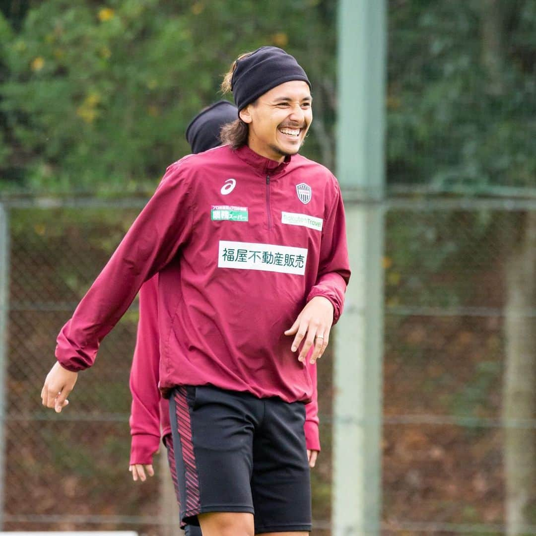 ヴィッセル神戸さんのインスタグラム写真 - (ヴィッセル神戸Instagram)「Smile, it’s football 😊 .  #vissel #visselkobe #ヴィッセル神戸 #WeAreKobe #一致団結 #Kobe #神戸 #Villa #ビジャ #Podolski #ポドルスキ #大﨑玲央 #古橋亨梧 #西大伍 #小川慶治朗 #増山朝陽」11月27日 14時03分 - visselkobe