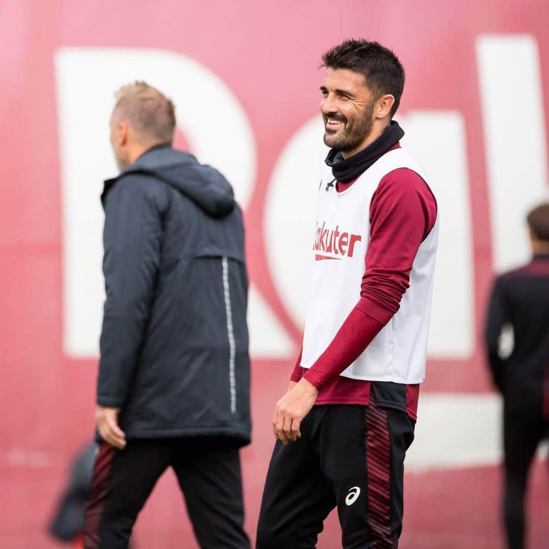 ヴィッセル神戸さんのインスタグラム写真 - (ヴィッセル神戸Instagram)「Smile, it’s football 😊 .  #vissel #visselkobe #ヴィッセル神戸 #WeAreKobe #一致団結 #Kobe #神戸 #Villa #ビジャ #Podolski #ポドルスキ #大﨑玲央 #古橋亨梧 #西大伍 #小川慶治朗 #増山朝陽」11月27日 14時03分 - visselkobe