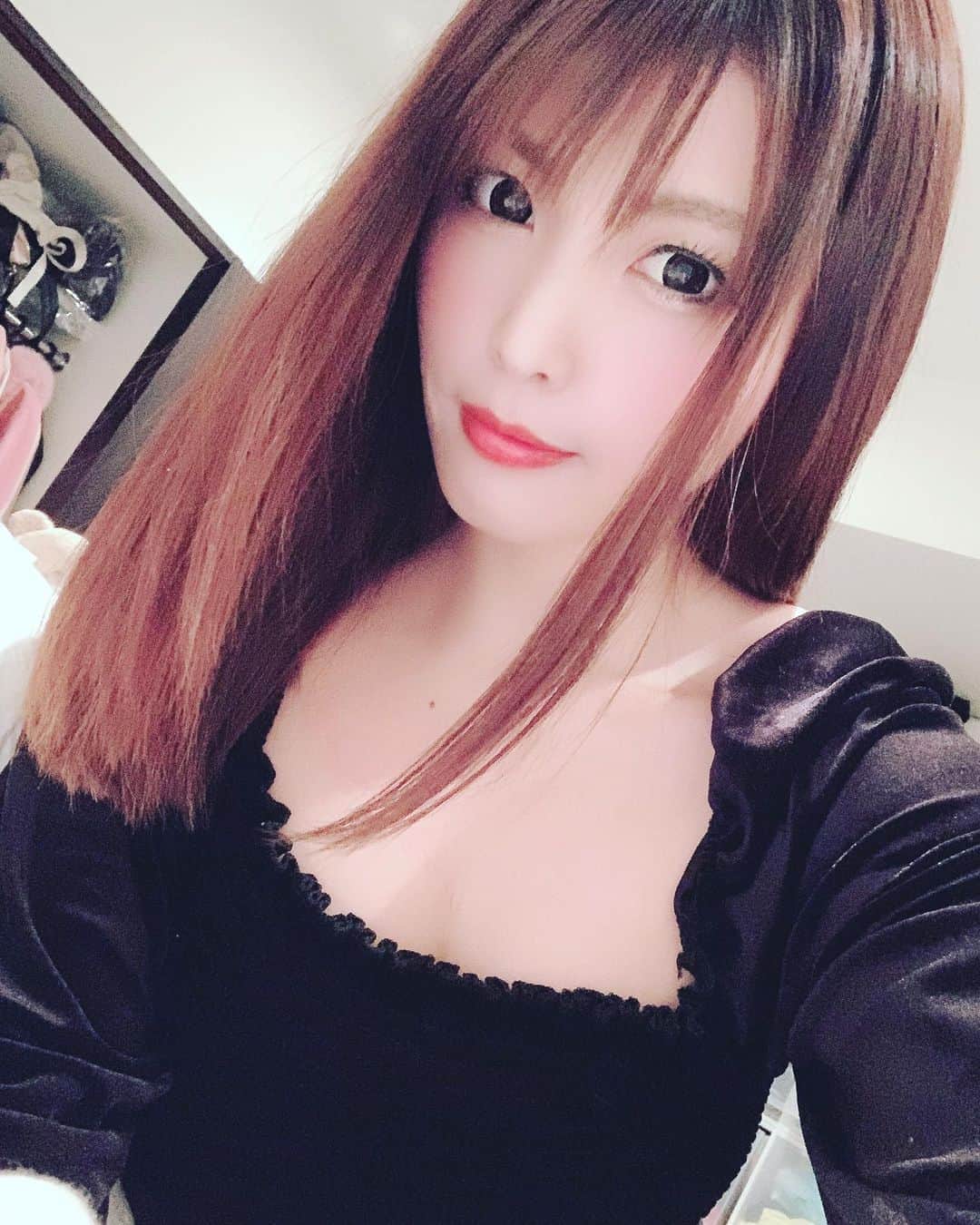 新村あかりのインスタグラム：「寒くなってきたね。 くりぼっちの人いるかな？  お洋服 @17kg_official」